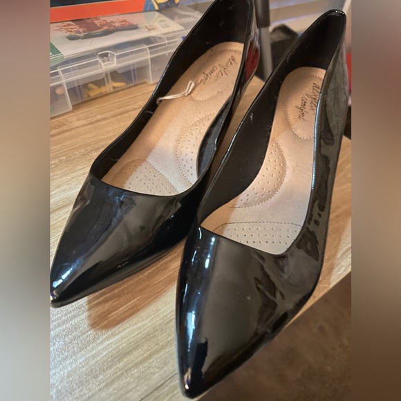 Payless Shoes - Women’s wide kitten heals